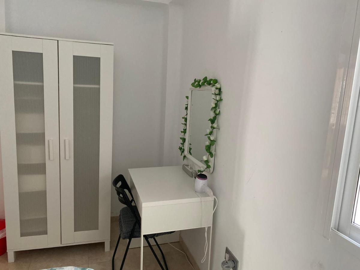 Malaga Centro Habitaciones Privada En Apartamento Compartidos Exterior photo